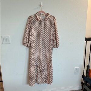 Women’s Cream & Brown Maxi Dress with a Ruffle

Size XL